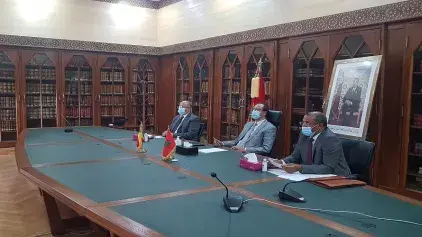 Cérémonie virtuelle de remise d’un don de 1000 casques homologués pour motos à la République du Bénin