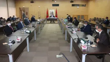 L’axe routier entre le péage de Sidi Allal El Bahraoui et l’échangeur de Dar Sikkah, au centre d’une réunion présidée par M. AMARA