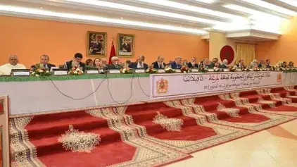 Le Chef du Gouvernement préside à Errachidia une réunion avec les présidents des commissions et les membres du Conseil Régional de Drâa-Tafilalet