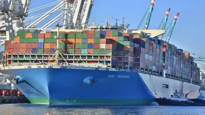MOL Triumph, le plus gros porte-conteneurs au monde fait escale à Tanger