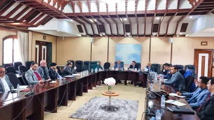 ​لجنة القيادة بالوزارة تعقد اجتماعا مع الهيئات المهنية الممثلة للسائقين المهنيين