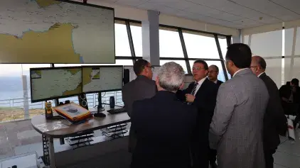 وزير النقل واللوجيستيك يزور مركز مراقبة الحركة البحرية بطنجة