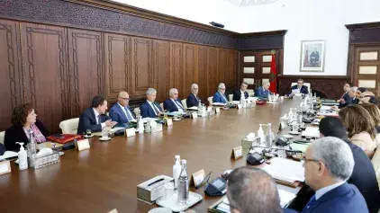 مجلس الحكومة يصادق على مشروع مرسوم يحدد قواعد النقل الجوي للأشخاص في وضعية إعاقة أو ذوي الحركية المحدودة